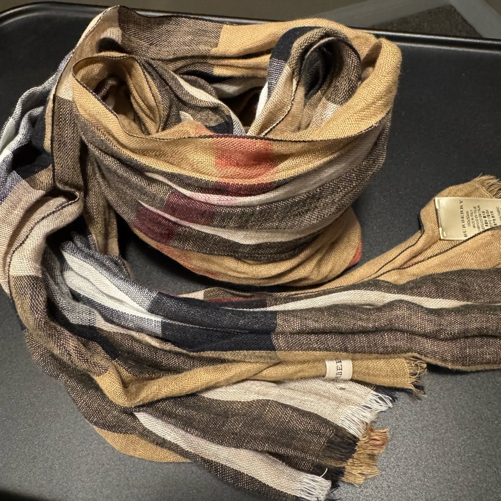 Burberry linen scarf